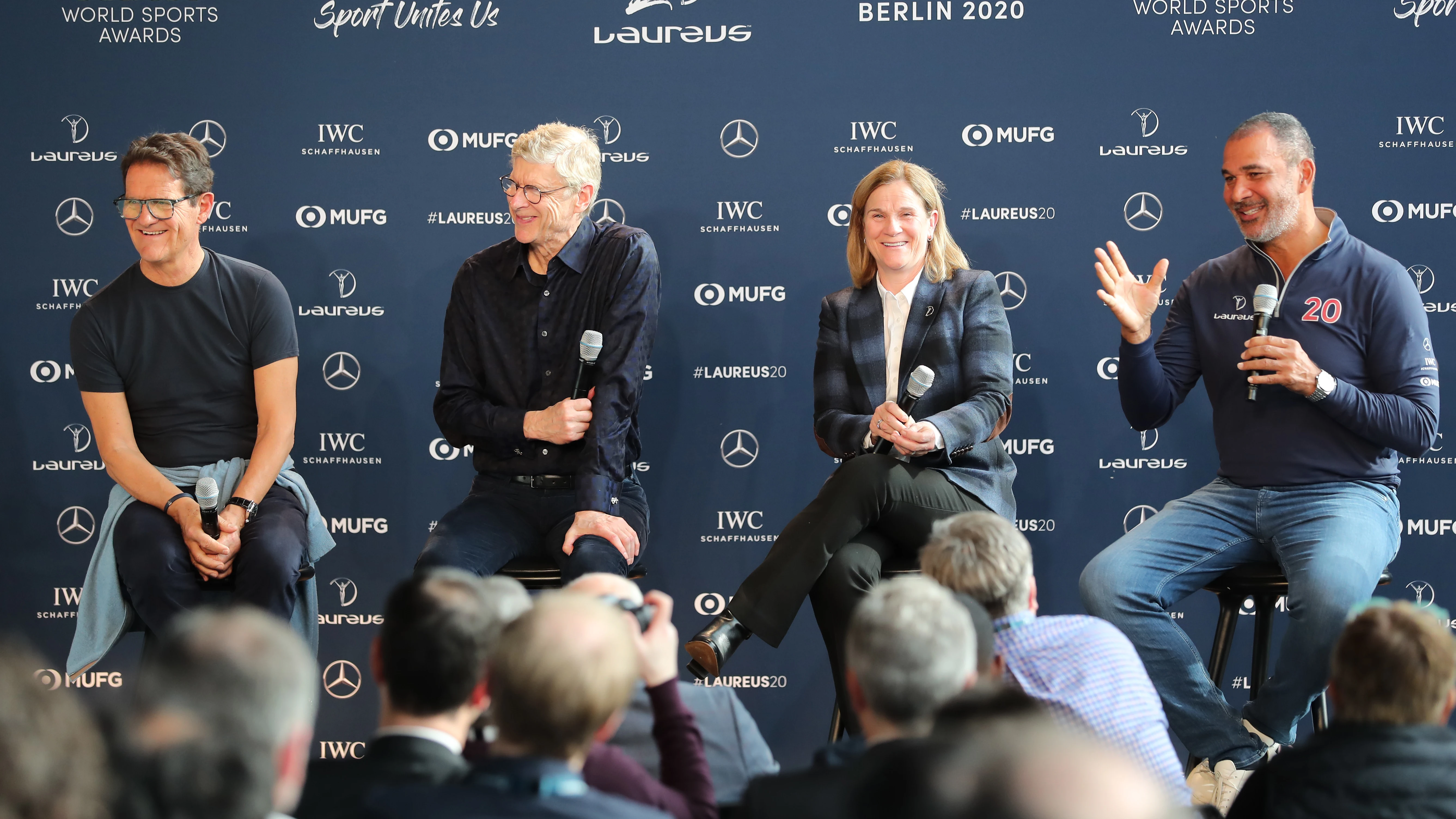 Fabio Capello junto a Arsene Wenger, Jill Ellis y Ruud Gullit Fabio Capello junto a Arsene Wenger, Jill Ellis y Ruud Gullit