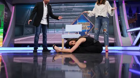 La clase magistral de Almudena Cid a Pablo Motos y Nuria Roca en 'El Hormiguero 3.0' La clase magistral de Almudena Cid a Pablo Motos y Nuria Roca en 'El Hormiguero 3.0'