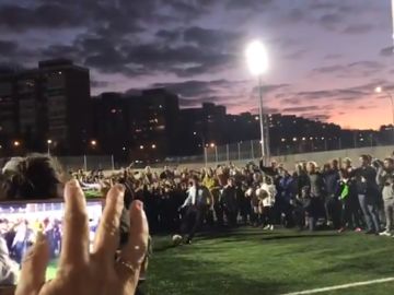 Almeida lanza un penalti en el nuevo campo de fútbol de Sanchinarro