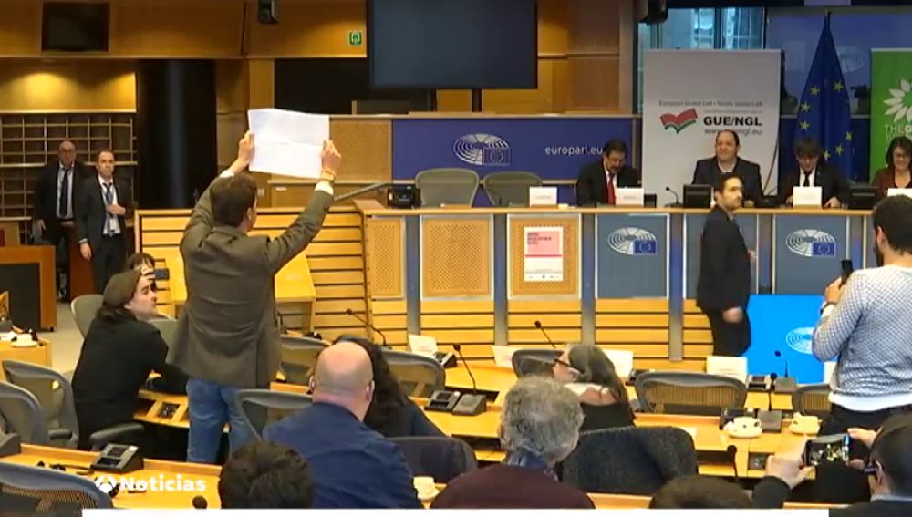 Incidente en el Parlamento Europeo entre un dirigente de Vox y Carles Puigdemont