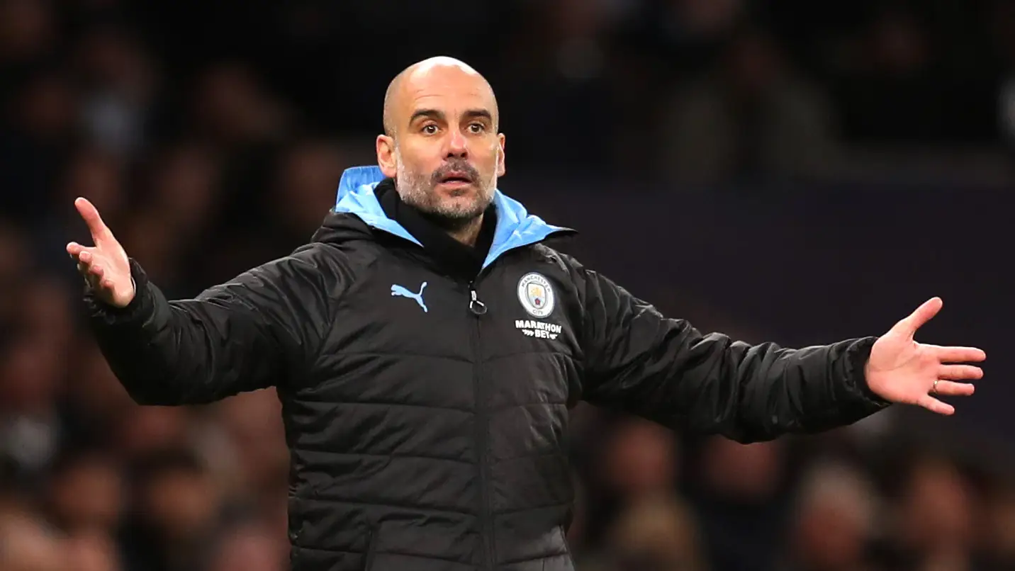 Pep Guardiola en la banda