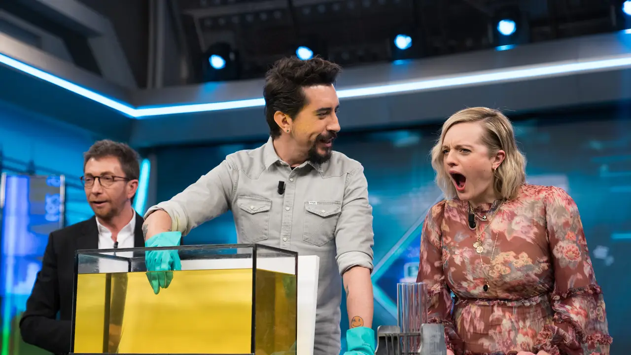 Marron deja a Elizabeth Moss con la boca abierta haciendo desaparecer objetos en 'El Hormiguero 3.0'
