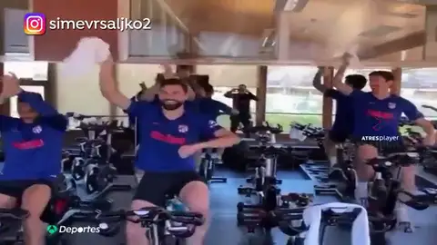 El polémico vídeo de la 'fiesta' del Atlético tras la victoria que ha borrado Vrsaljko El polémico vídeo de la 'fiesta' del Atlético tras la victoria que ha borrado Vrsaljko