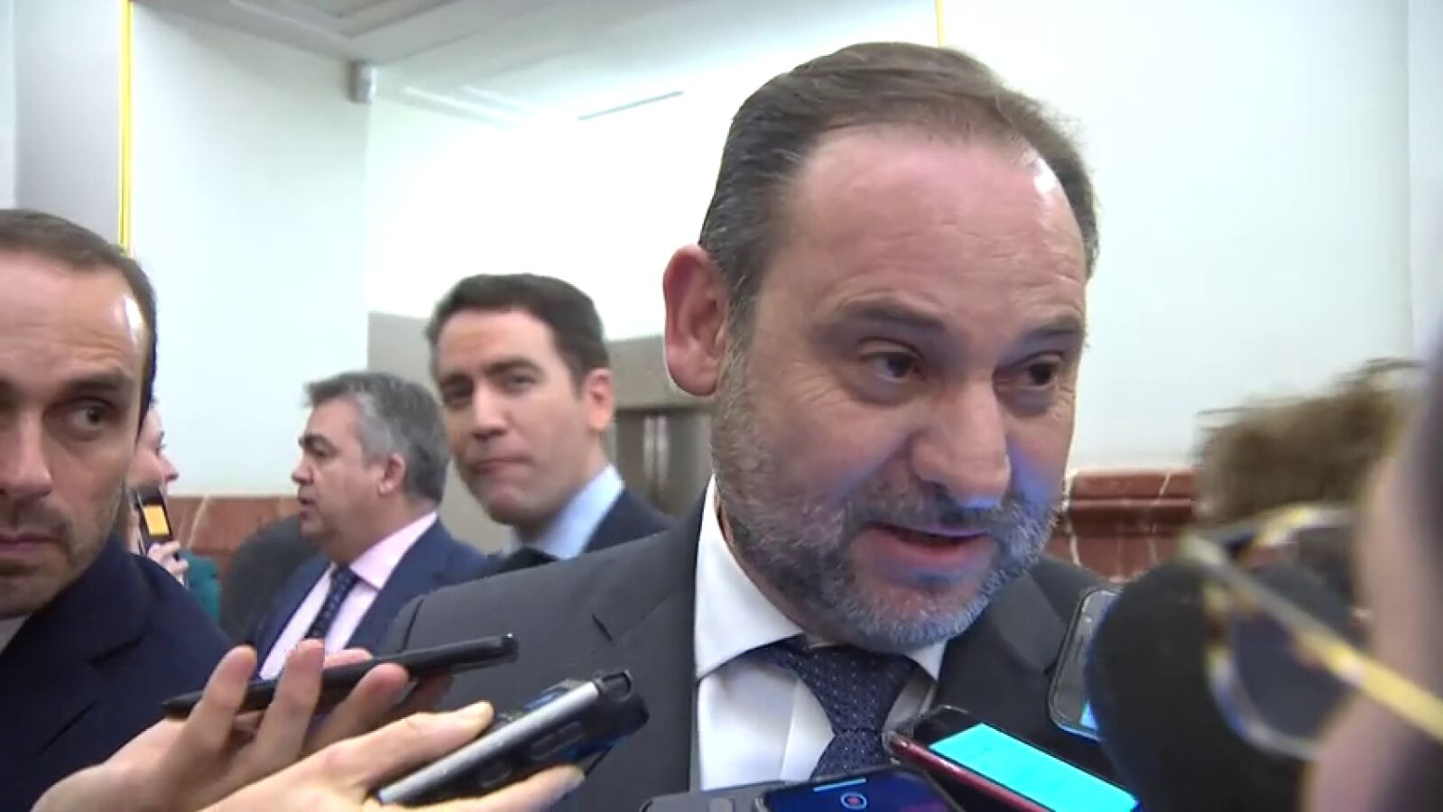 Ábalos dice que 'está muy tranquilo' con lo que puedan revelar las cámaras de Barajas y dice que este tema 