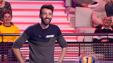 No tiene desperdicio: La conversación entre Arturo Valls y un superfan de las 'Spice girls' en '¡Ahora caigo!'