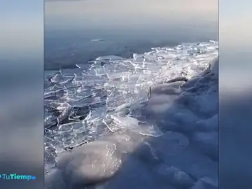 Una corriente de hielo a -23 grados deja miles de trozos de hielo en el Lago Superior de Minnesota Una corriente de hielo a -23 grados deja miles de trozos de hielo en el Lago Superior de Minnesota
