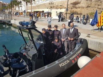 Los mossos d'esquadra presentan a su unidad marítima