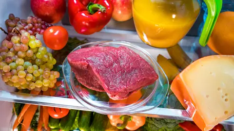 Carne en la nevera Carne en la nevera