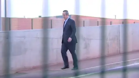 Joaquim Forn sale de prisión en su primer permiso para trabajar como jurista Joaquim Forn sale de prisión en su primer permiso para trabajar como jurista