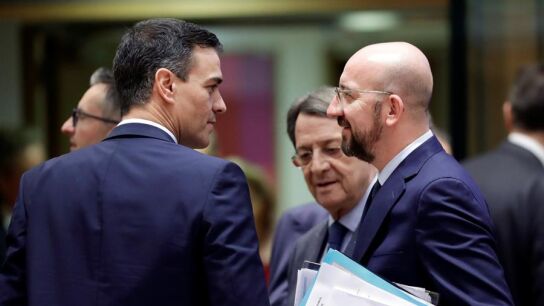 El presidente del Gobierno, Pedro S&aacute;nchez (i), y el presidente del Consejo Europeo, Charles Michel (d).