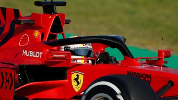 Sebastian Vettel pilota el SF1000 en Montmeló