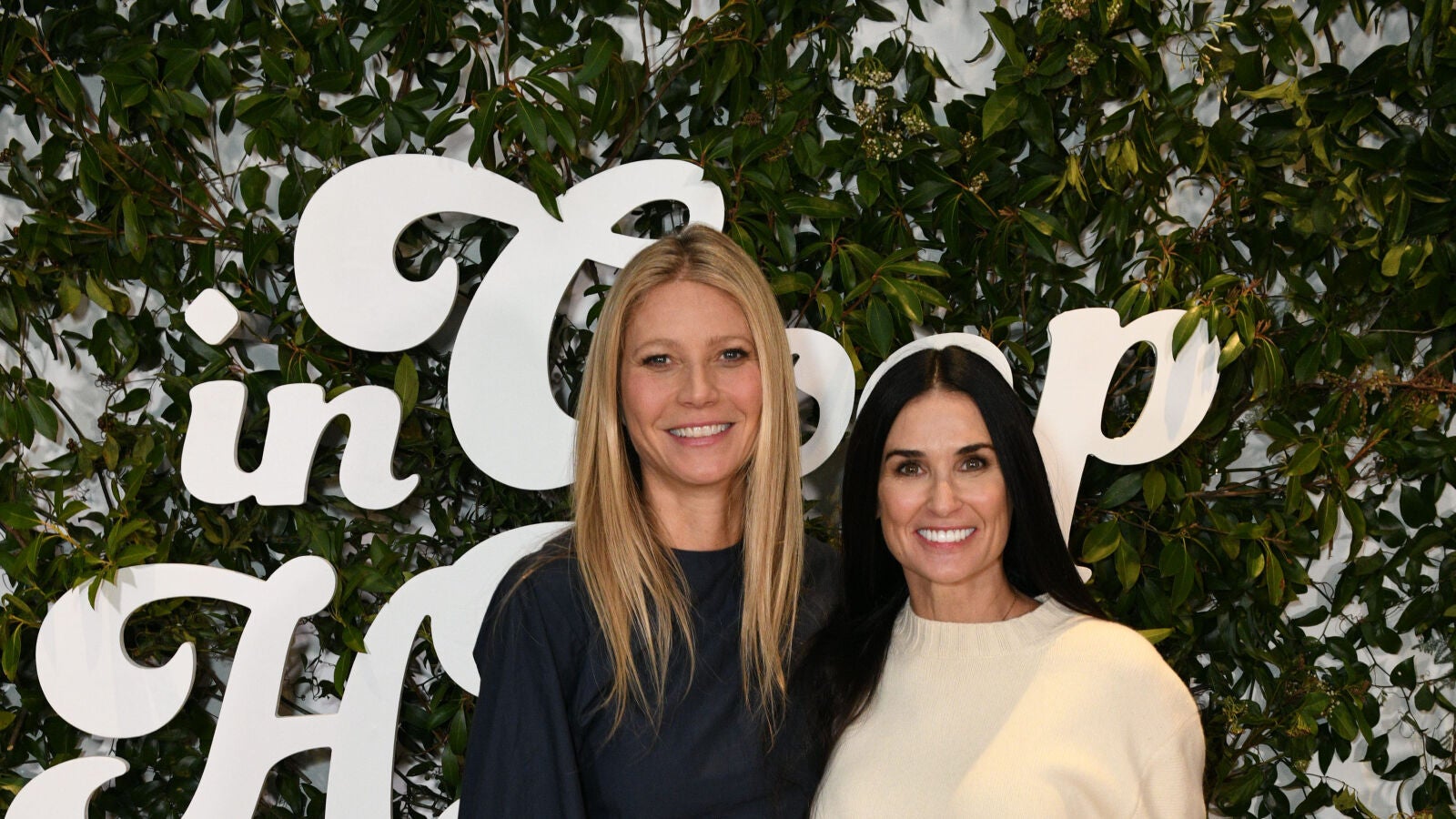 La foto de Demi Moore a sus 57 años y Gwyneth Paltrow a los 47 de fiesta y sin nada de maquillaje
