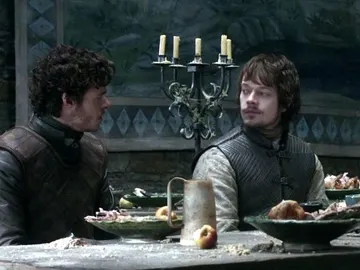 Alfie Allen y Richard Madden como Theon Greyjoy y Robb Stark en 'Juego de Tronos' Alfie Allen y Richard Madden como Theon Greyjoy y Robb Stark en 'Juego de Tronos'