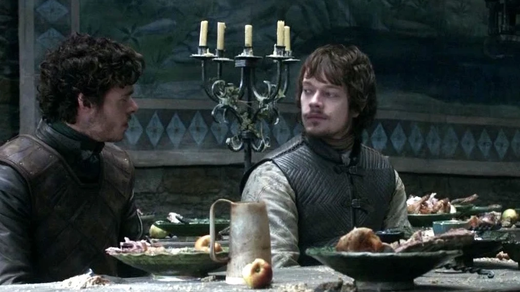 Alfie Allen y Richard Madden como Theon Greyjoy y Robb Stark en 'Juego de Tronos' Alfie Allen y Richard Madden como Theon Greyjoy y Robb Stark en 'Juego de Tronos'