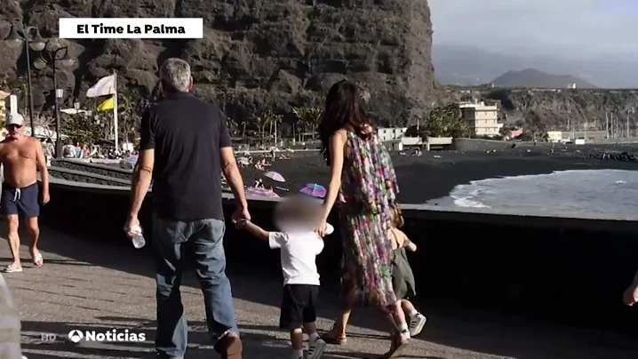 George Clooney con su familia en la isla de La Palma