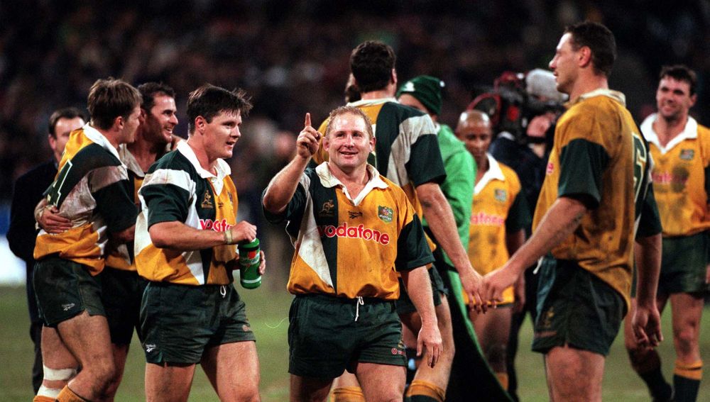 Dan Crowley celebra una victoria con la selección australiana de rugby