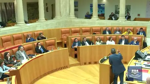 La hilarante carcajada del consejero de Hacienda de La Rioja, Celso González, en un debate por el IVA La hilarante carcajada del consejero de Hacienda de La Rioja, Celso González, en un debate por el IVA