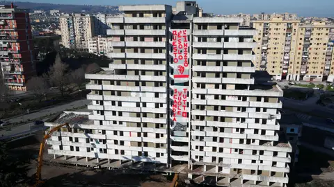 Derrumban las 'Velas' de Scampia, en Italia Derrumban las 'Velas' de Scampia, en Italia