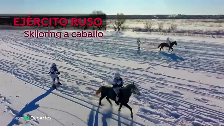 El revolucionario entrenamiento del Ej&eacute;rcito ruso que mezcla equitaci&oacute;n y esqu&iacute;