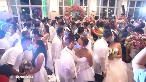 Boda multitudinaria con mascarillas en Filipinas por miedo al coronavirus Boda multitudinaria con mascarillas en Filipinas por miedo al coronavirus