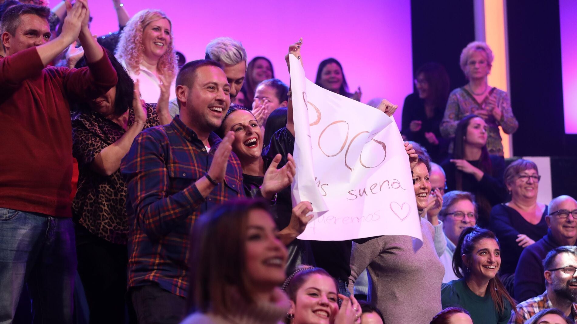 Un club de fans de Rocío Madrid se cuela en el plató de ‘Tu cara me suena’