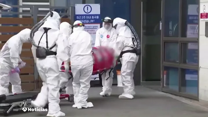 M&aacute;xima alerta por coronavirus: as&iacute; trasladan a los infectados en Corea del Sur
