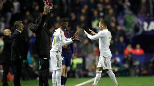 Momento del cambio de Hazard tras su lesi&oacute;n