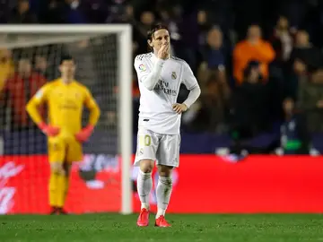 Modric se lamenta tras el gol del Levante Modric se lamenta tras el gol del Levante