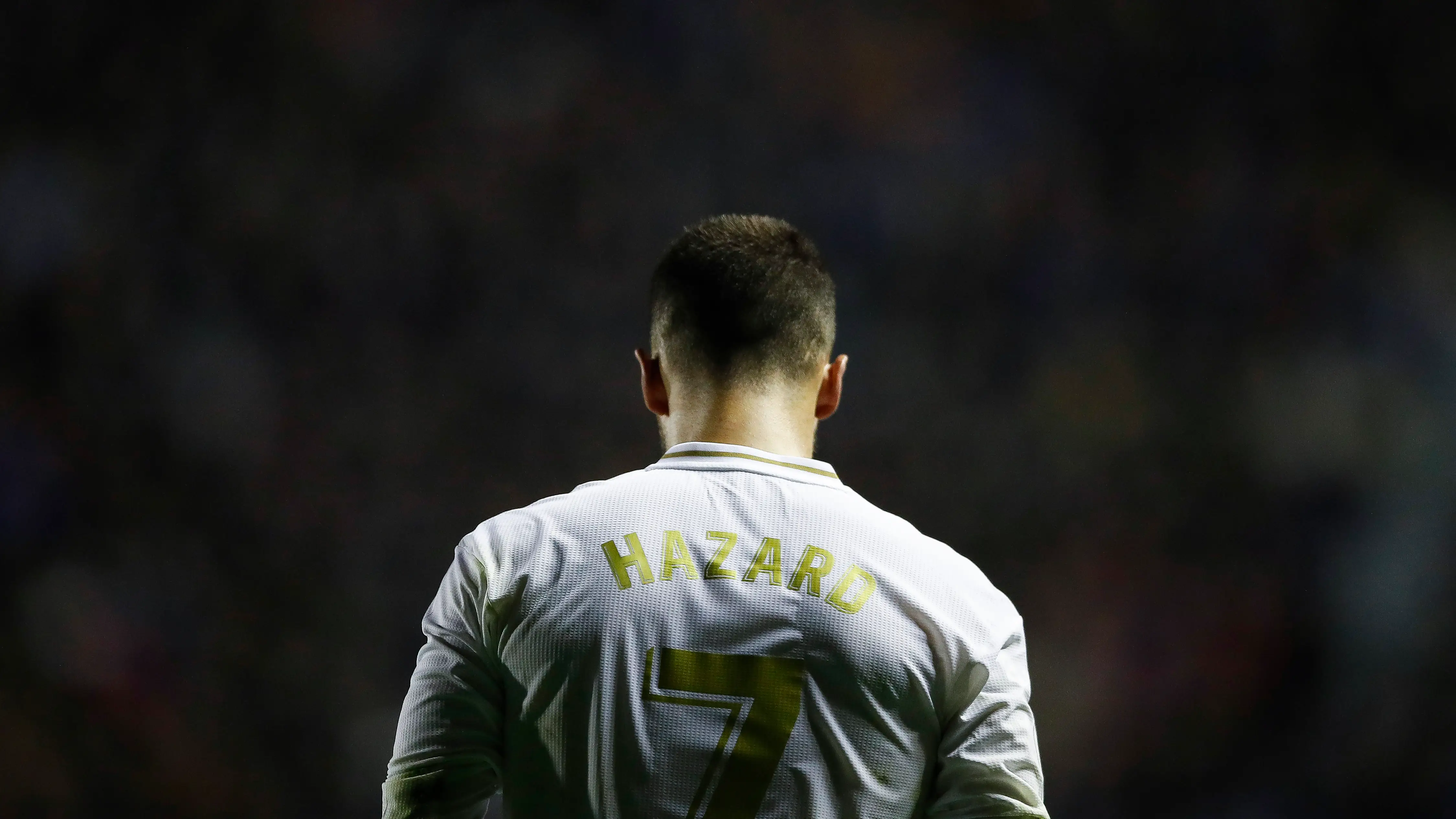 Hazard sufre una fisura en el peroné de su pierna derecha Hazard sufre una fisura en el peroné de su pierna derecha