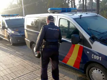 Agente del cuerpo de la Policía Nacional Agente del cuerpo de la Policía Nacional