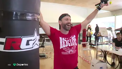 Bate el récord del mundo de pegar a un saco Bate el récord del mundo de pegar a un saco