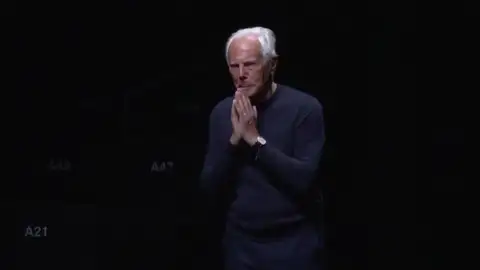 Giorgio Armani presenta su colección en un desfile virtual por el coronavirus en la Semana de la Moda en Milán Giorgio Armani presenta su colección en un desfile virtual por el coronavirus en la Semana de la Moda en Milán