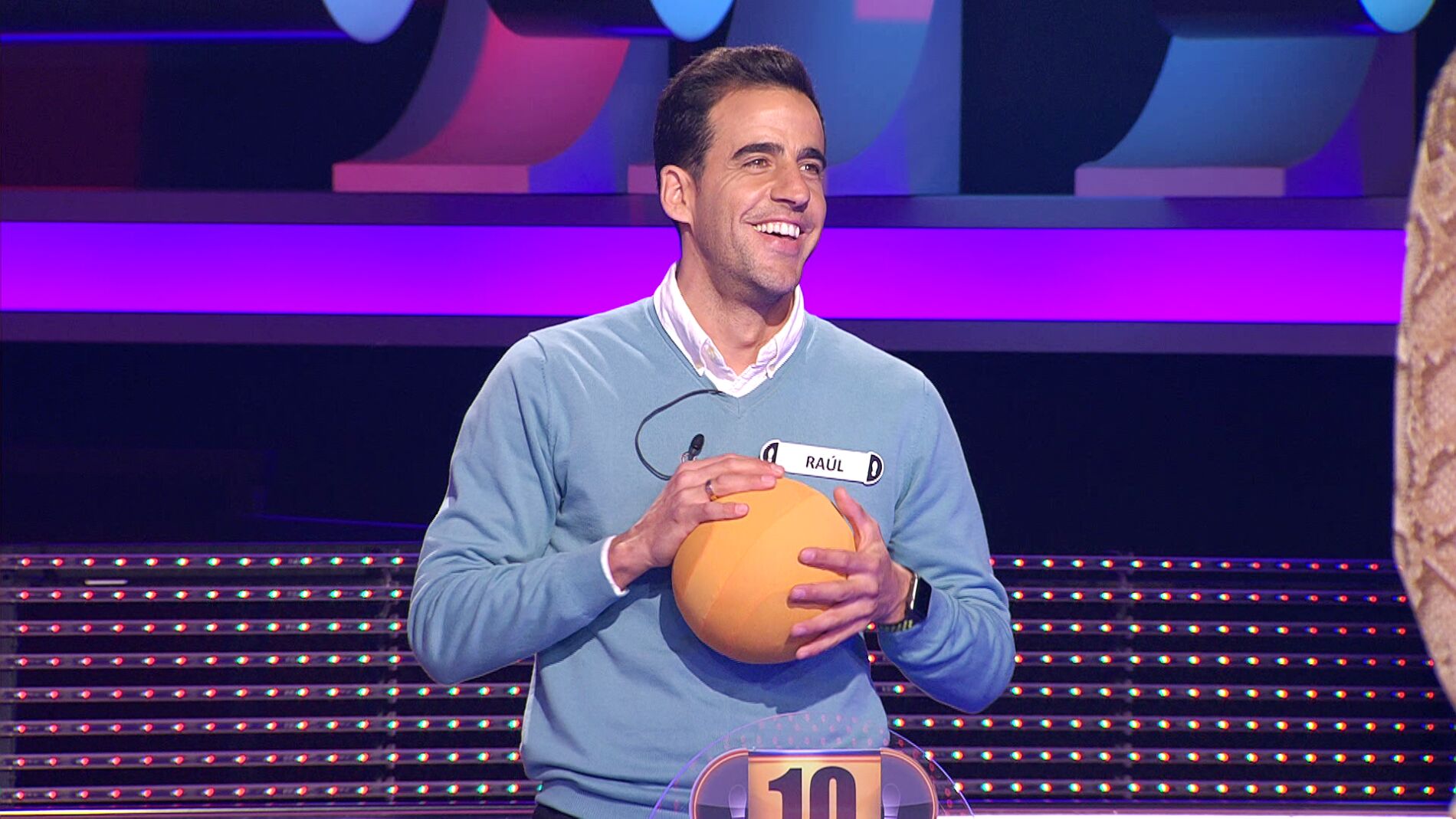 Ra&uacute;l demuestra en '&iexcl;Ahora caigo!' que conserva su toque tras desvelar que jug&oacute; en Primera divisi&oacute;n