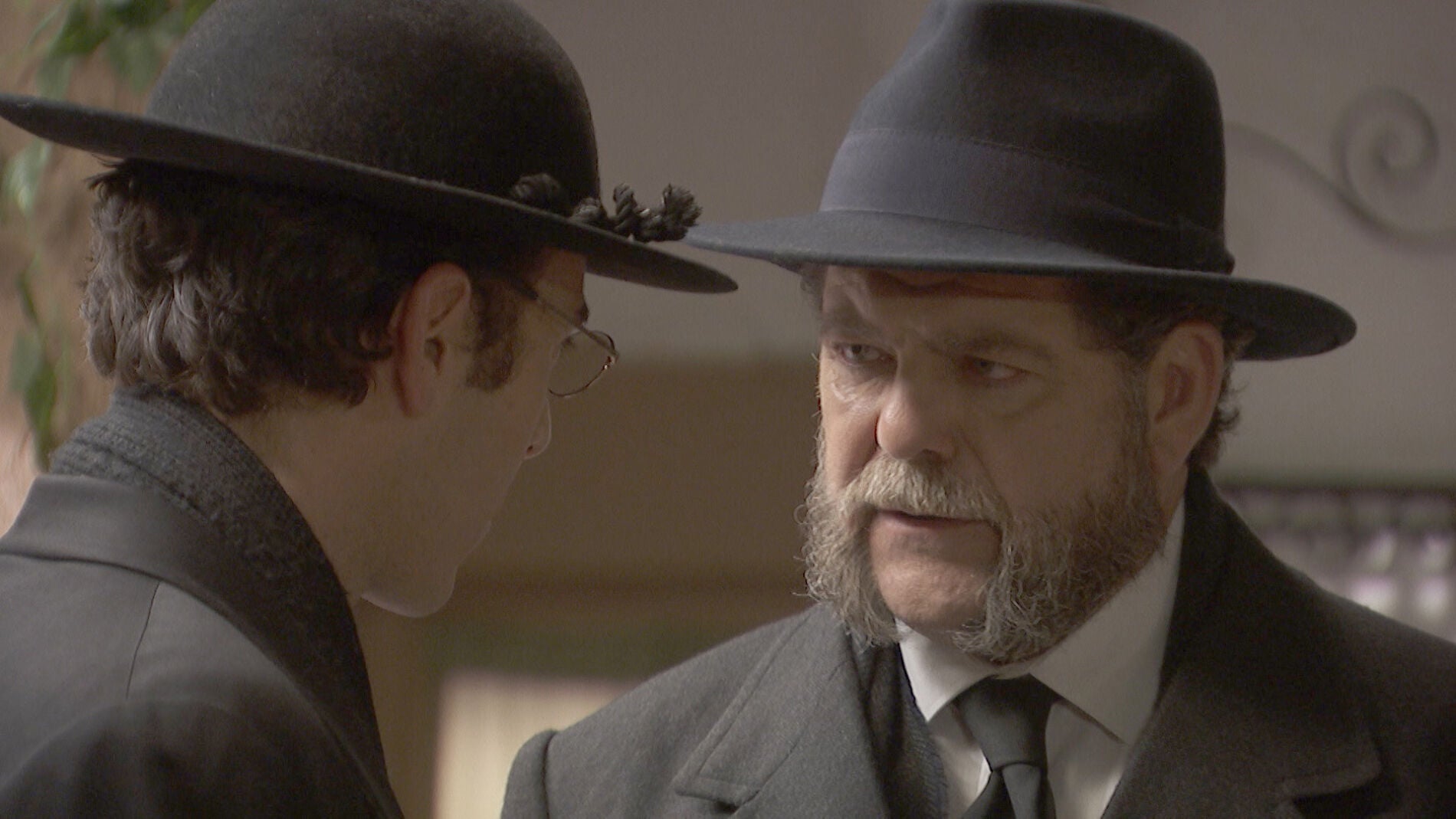 &lsquo;El secreto de Puente Viejo&rsquo;: Mauricio muestra su cara m&aacute;s oscura frente a Don Filiberto 