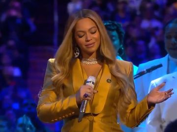 Beyoncé, en su actuación en el funeral de Kobe Bryant en el Staples Center