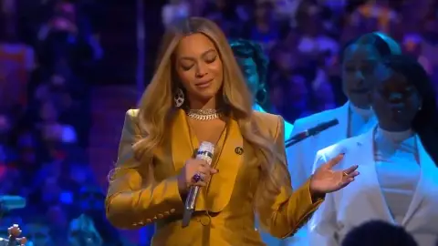 Beyoncé, en su actuación en el funeral de Kobe Bryant en el Staples Center Beyoncé, en su actuación en el funeral de Kobe Bryant en el Staples Center