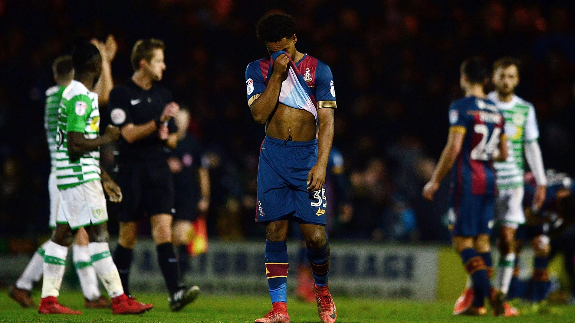 Tyrell Robinson durante un partido con el Bradford Tyrell Robinson durante un partido con el Bradford