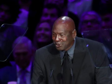 Michael Jordan, entre lágrimas en el homenaje a Kobe Bryant en el Staples Center