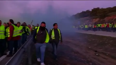 Las protestas de los agricultores cortan el tráfico en varias carreteras de Andalucía Las protestas de los agricultores cortan el tráfico en varias carreteras de Andalucía