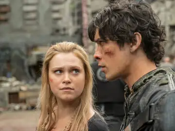 Eliza Taylor y Bob Morley como Bellamy y Clarke en 'The 100' Eliza Taylor y Bob Morley como Bellamy y Clarke en 'The 100'