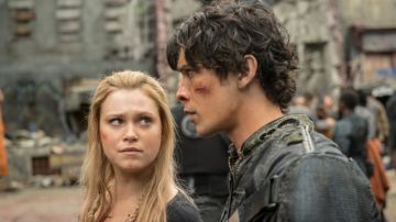 Eliza Taylor y Bob Morley como Bellamy y Clarke en 'The 100'