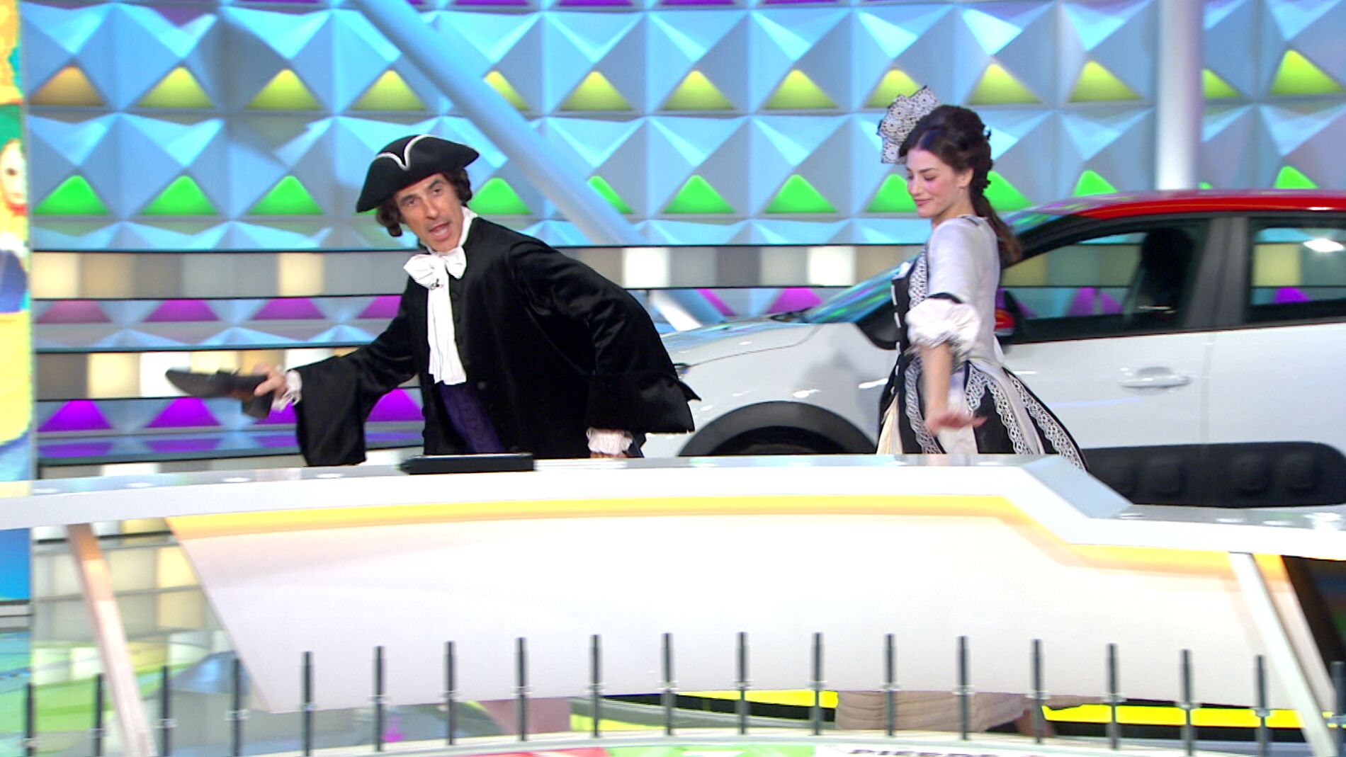 El divertido baile de Jorge Fern&aacute;ndez y Laura Moure para celebrar el carnaval