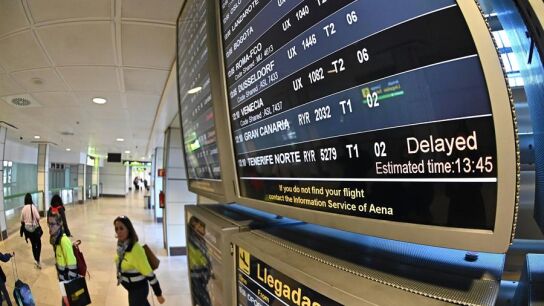 Vuelos con destino a Canarias retrasados en el Aeropuerto de Barajas el lunes