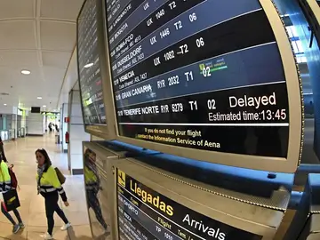 Vuelos con destino a Canarias retrasados en el Aeropuerto de Barajas el lunes Vuelos con destino a Canarias retrasados en el Aeropuerto de Barajas el lunes