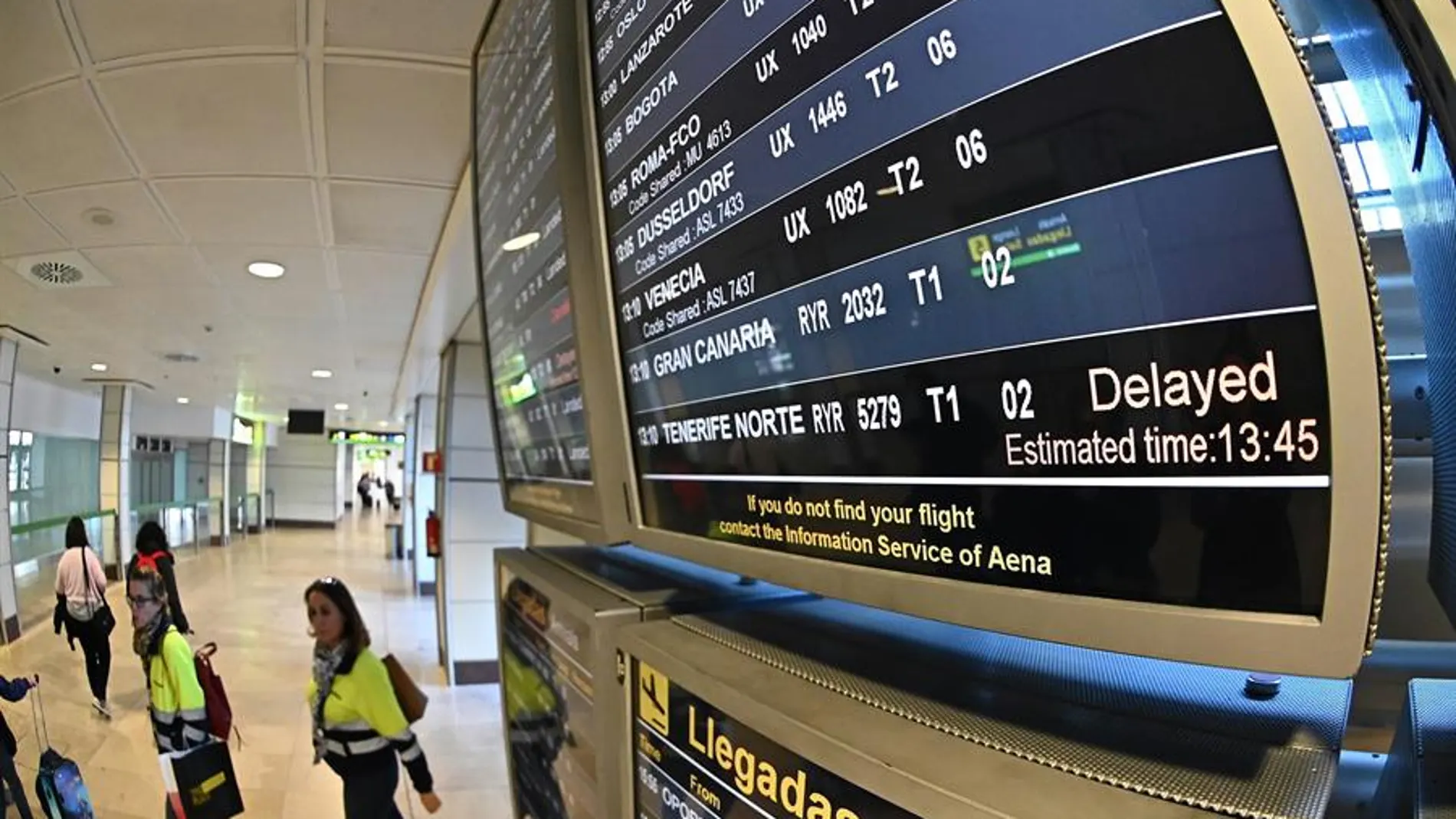 Vuelos con destino a Canarias retrasados en el Aeropuerto de Barajas el lunes Vuelos con destino a Canarias retrasados en el Aeropuerto de Barajas el lunes