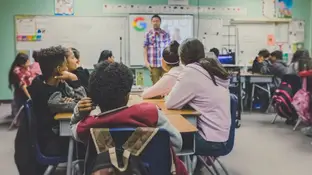 ¿Espía Google a niños en sus colegios y casas? Acusan a Google de espionaje generalizado a niños en colegios y en sus casas.