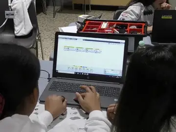 Un programa de robótica apuesta por atraer a las niñas a la ciencia Un programa de robótica apuesta por atraer a las niñas a la ciencia