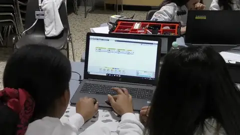Un programa de robótica apuesta por atraer a las niñas a la ciencia Un programa de robótica apuesta por atraer a las niñas a la ciencia
