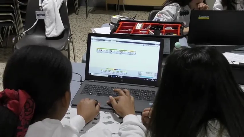Un programa de robótica apuesta por atraer a las niñas a la ciencia Un programa de robótica apuesta por atraer a las niñas a la ciencia