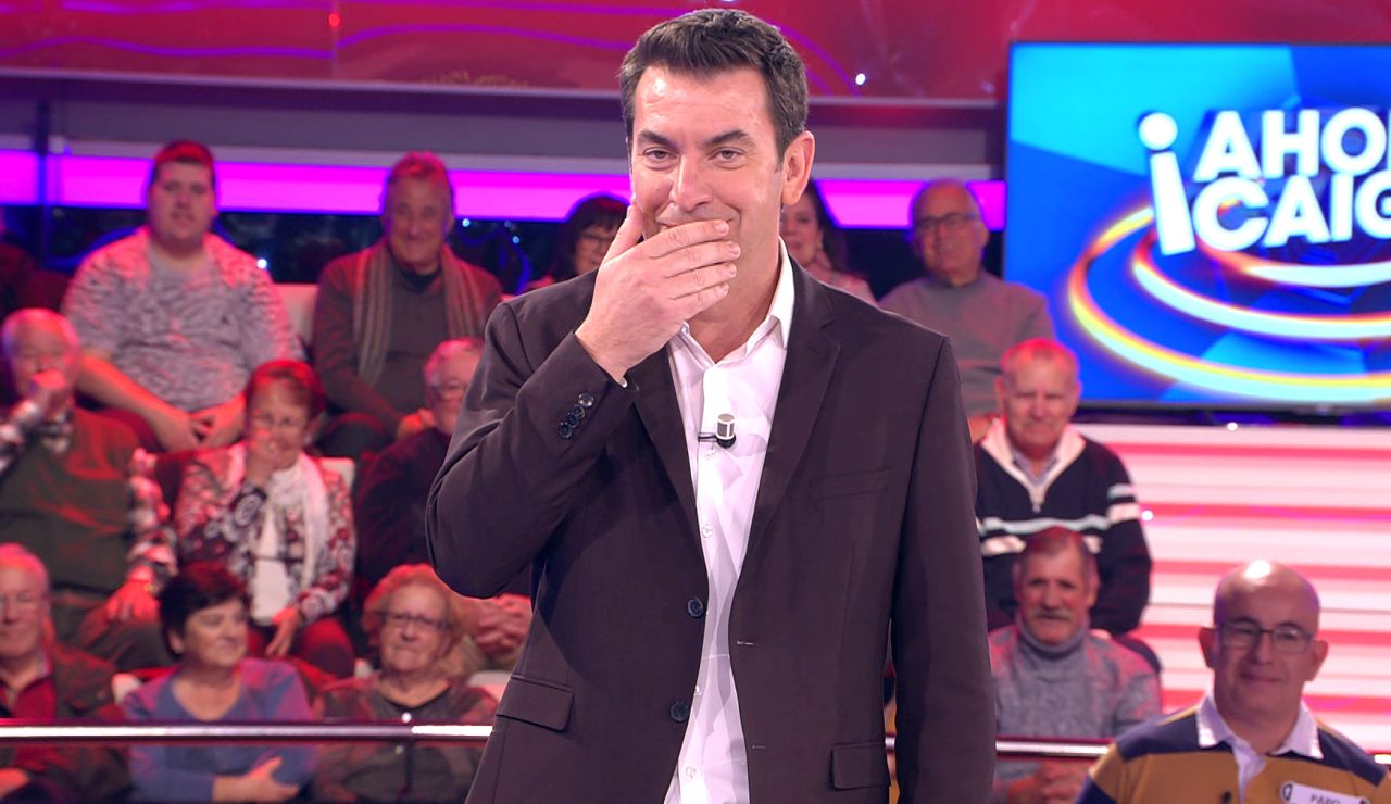 La inesperada reacción de Arturo Valls tras saber el apellido de una concursante en '¡Ahora caigo!' La inesperada reacción de Arturo Valls tras saber el apellido de una concursante en '¡Ahora caigo!'